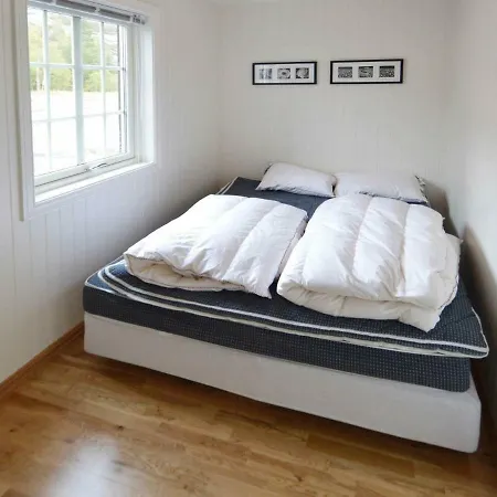 Three-bedroom Holiday In Aseral 4 *