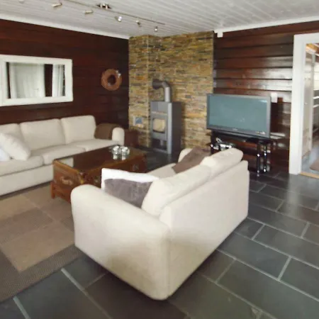 Сasa de vacaciones Three-bedroom Holiday In Aseral 4 *